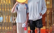 博万体育官方网站-因伤赛季报销！球迷晒与萨姆纳的合照 后者的膝盖上还绑着护具